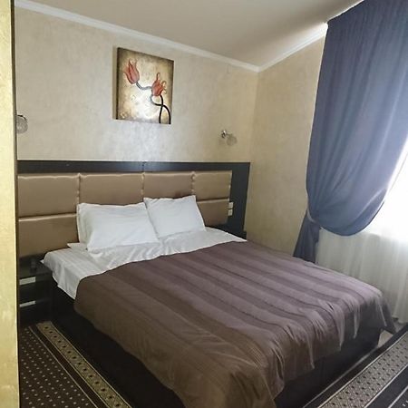 Hôtel Mishel Plus à Kharkiv Extérieur photo