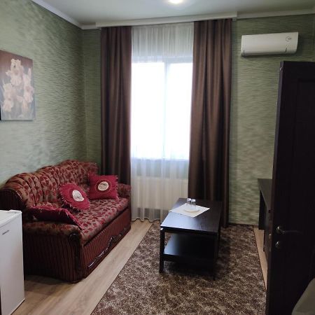 Hôtel Mishel Plus à Kharkiv Extérieur photo
