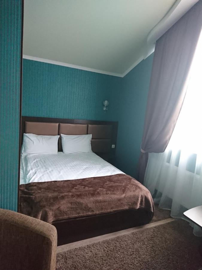 Hôtel Mishel Plus à Kharkiv Extérieur photo