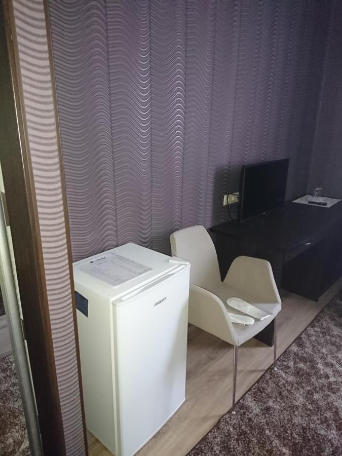 Hôtel Mishel Plus à Kharkiv Extérieur photo