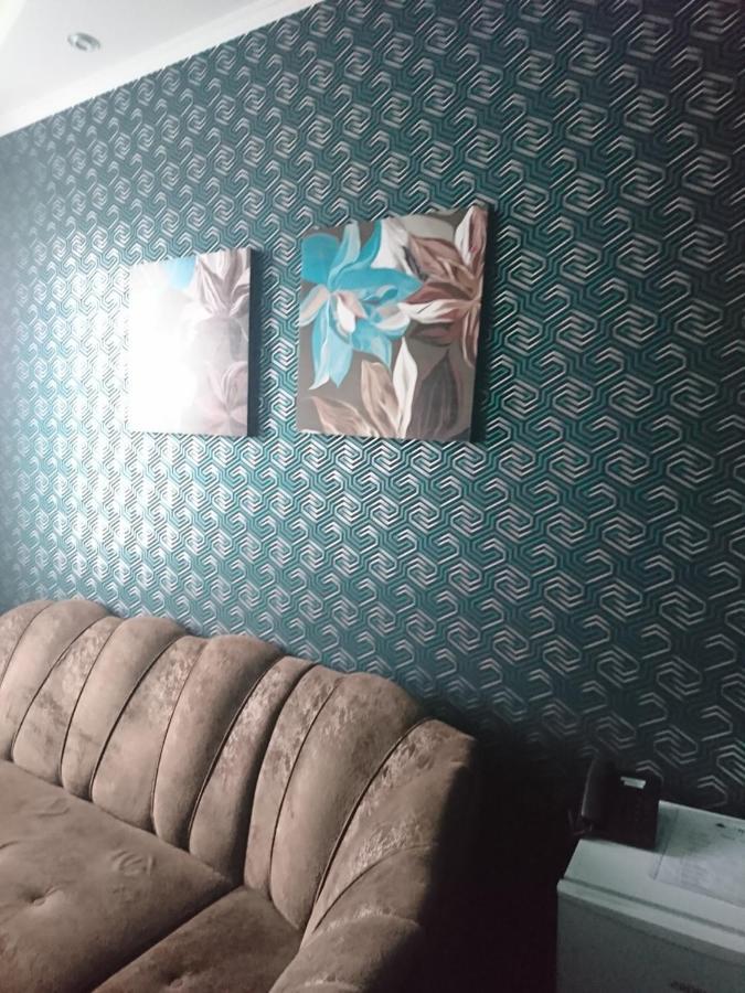 Hôtel Mishel Plus à Kharkiv Extérieur photo