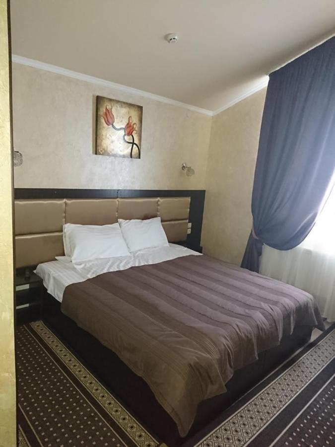 Hôtel Mishel Plus à Kharkiv Extérieur photo