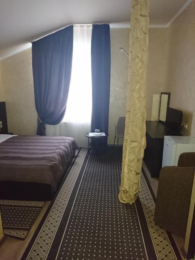 Hôtel Mishel Plus à Kharkiv Extérieur photo