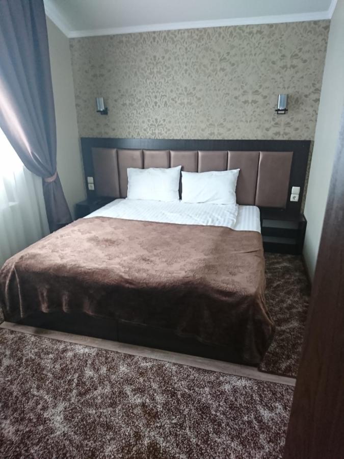 Hôtel Mishel Plus à Kharkiv Extérieur photo