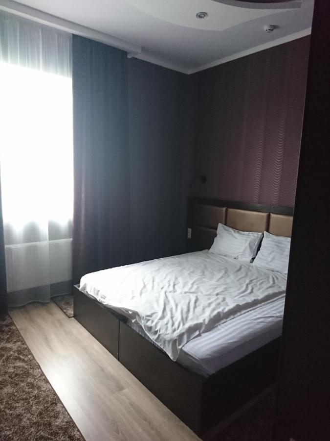 Hôtel Mishel Plus à Kharkiv Extérieur photo