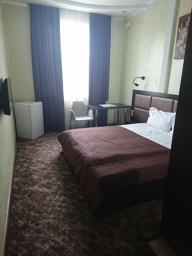 Hôtel Mishel Plus à Kharkiv Extérieur photo