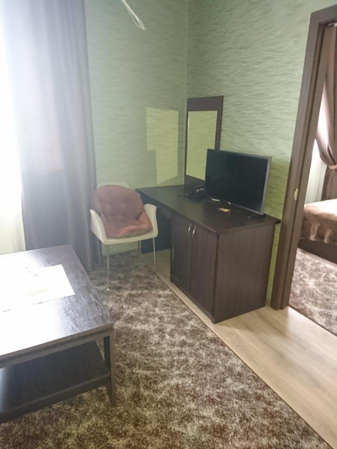 Hôtel Mishel Plus à Kharkiv Extérieur photo