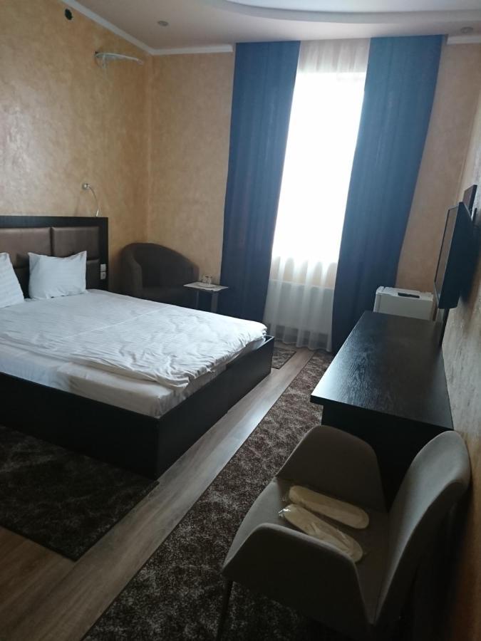Hôtel Mishel Plus à Kharkiv Extérieur photo