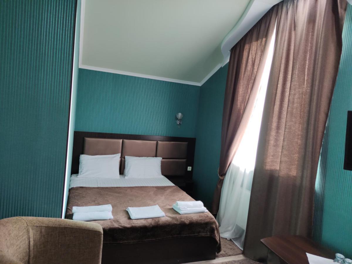 Hôtel Mishel Plus à Kharkiv Extérieur photo