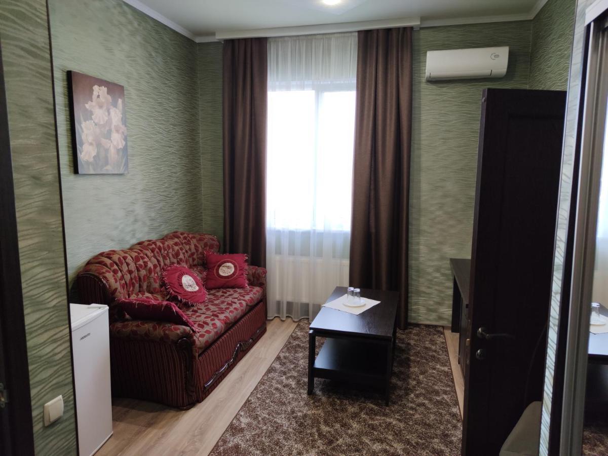 Hôtel Mishel Plus à Kharkiv Extérieur photo
