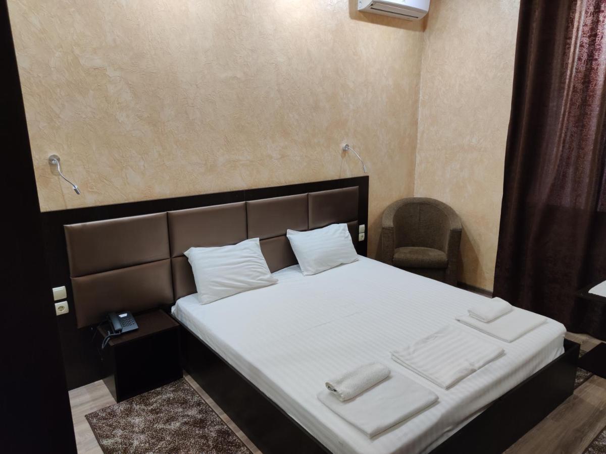 Hôtel Mishel Plus à Kharkiv Extérieur photo