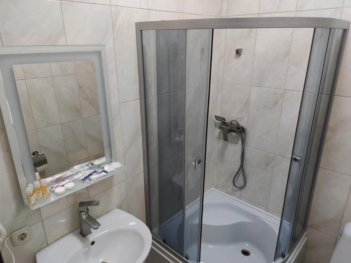 Hôtel Mishel Plus à Kharkiv Extérieur photo