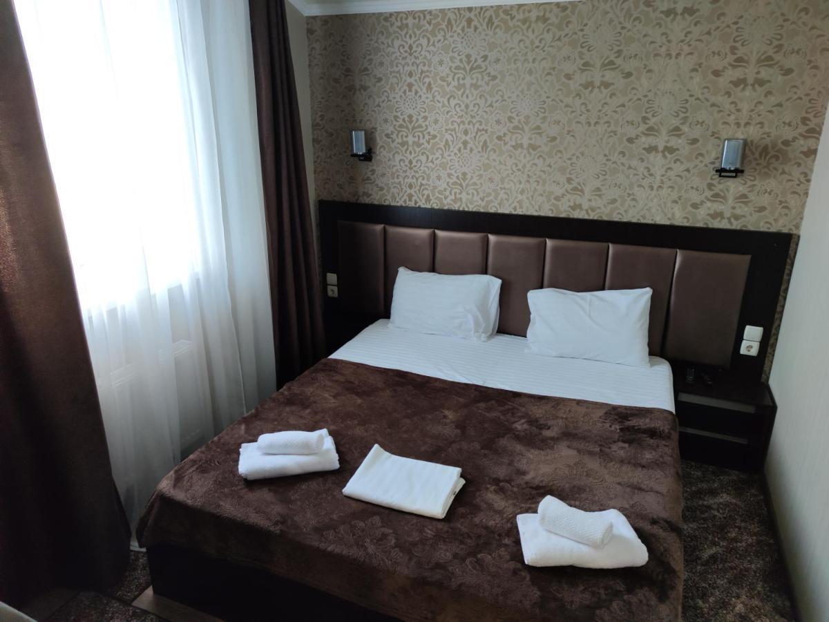 Hôtel Mishel Plus à Kharkiv Extérieur photo