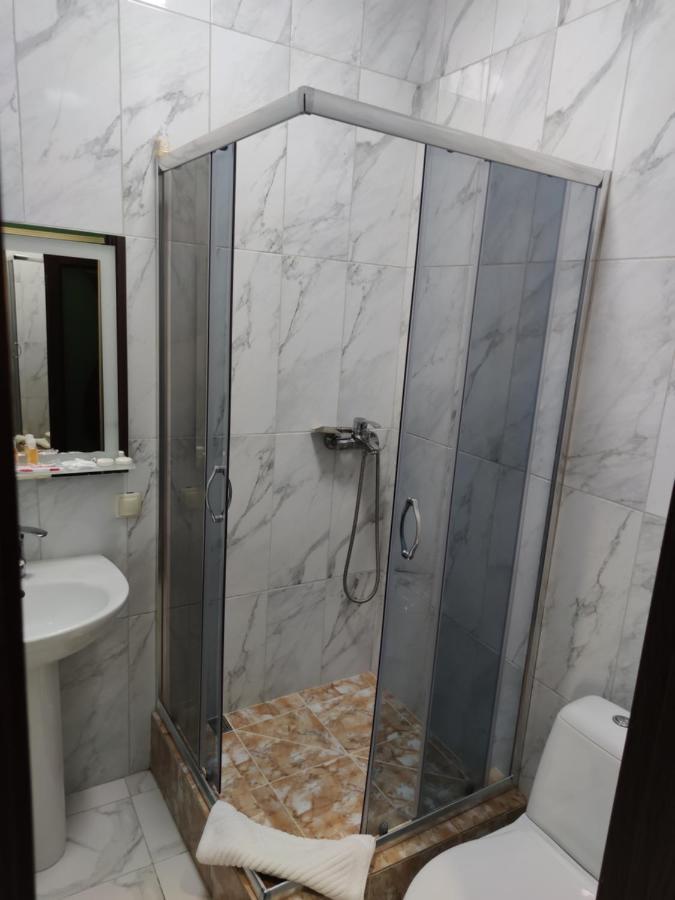 Hôtel Mishel Plus à Kharkiv Extérieur photo